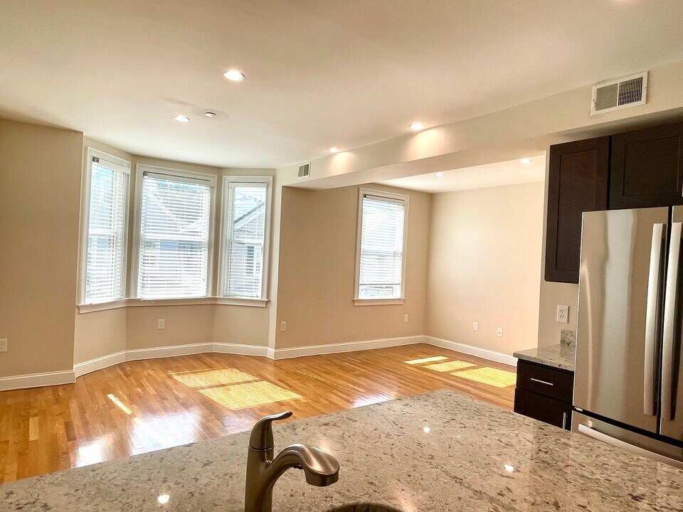 19 Plymouth St, Unit 2 in Cambridge, MA - Building Photo