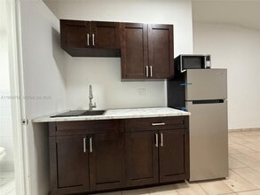 435 NW 44th Ave in Miami, FL - Building Photo - Building Photo