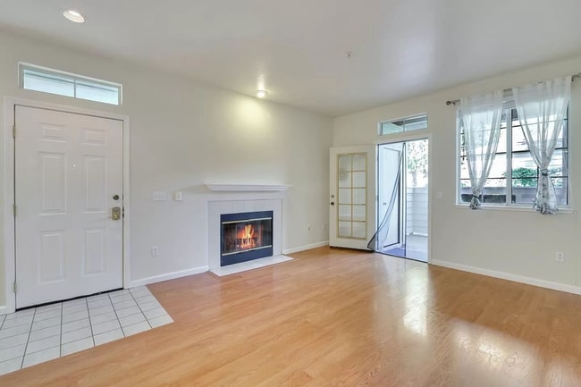 2406 Hastings Shore Ln in Redwood City, CA - Building Photo - Building Photo