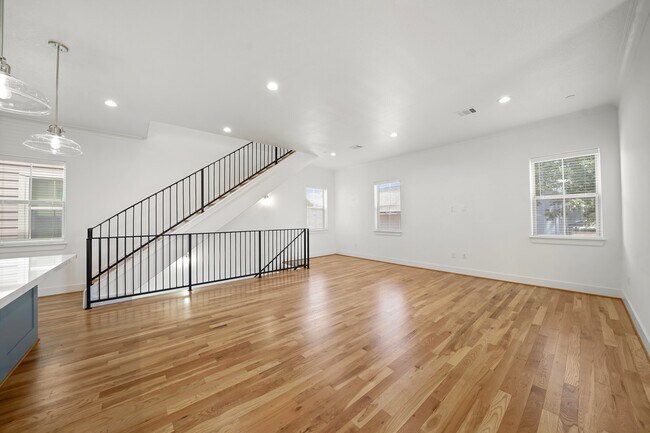 property at 5343 Larkin St