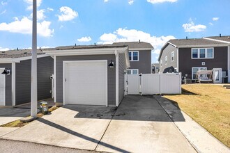 6512 Perry Creek Rd in Raleigh, NC - Building Photo - Building Photo