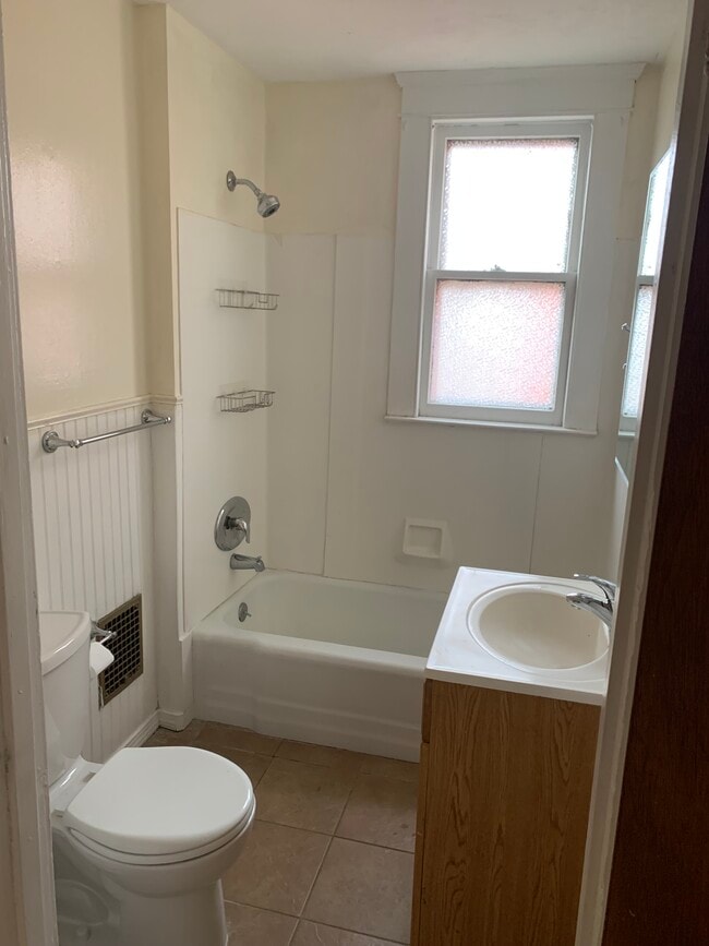 48 Turner Ave, Unit 48 Turnor Av in Hamden, CT - Building Photo - Building Photo