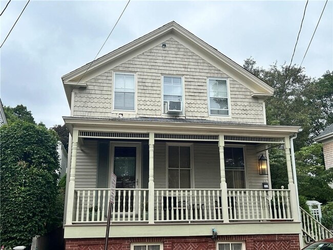 15 Chestnut St in Newport, RI - Building Photo - Building Photo