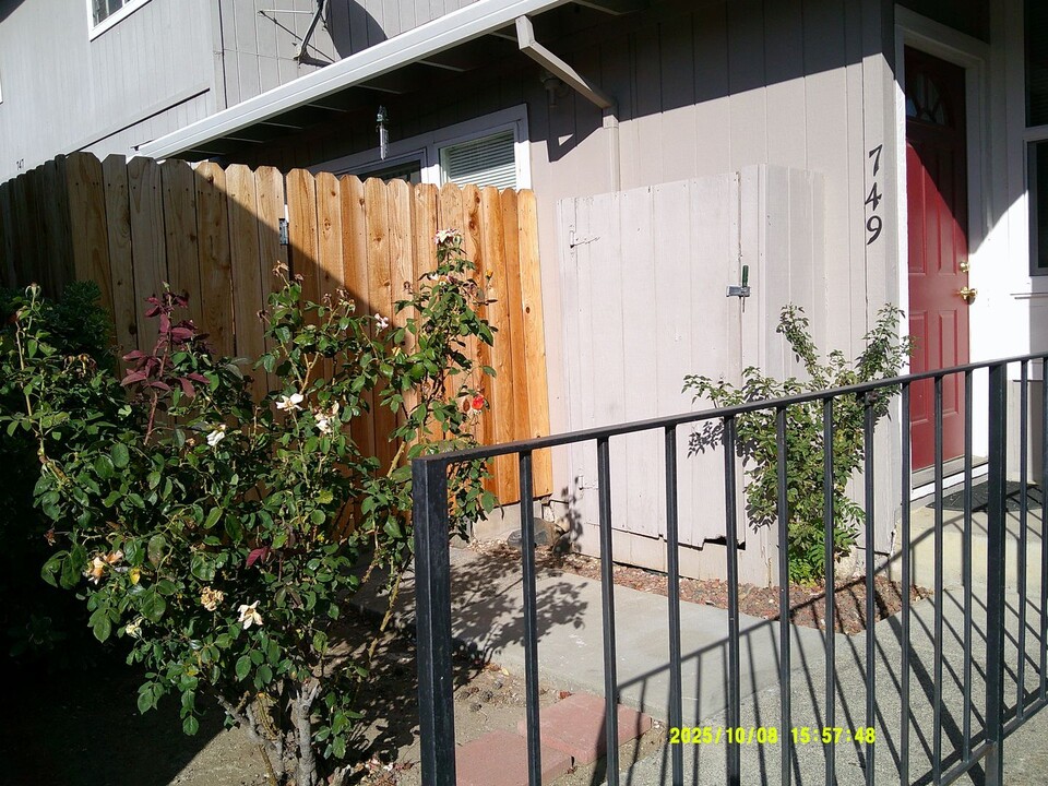 749 Beelard Dr in Vacaville, CA - Building Photo