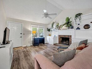 1007 Chevis St in Columbia, SC - Foto de edificio - Building Photo