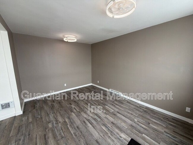 140 Frederica St E in Thunder Bay, ON - Building Photo - Building Photo