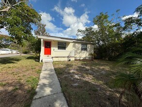 6295 3rd Ave S in St. Petersburg, FL - Building Photo - Building Photo