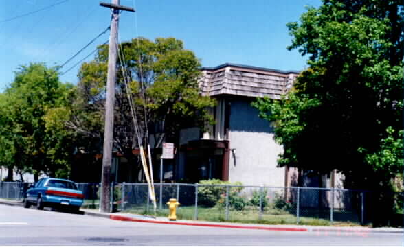 Antoinette Apartments in San Rafael, CA - Foto de edificio - Building Photo