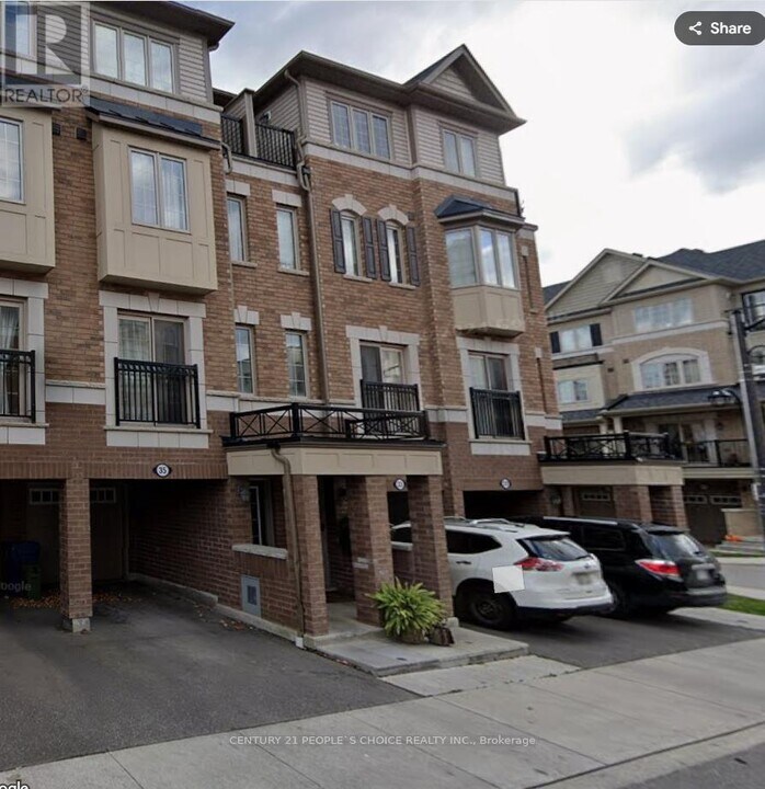 35 Glenstal Path in Oshawa, ON - Building Photo