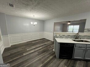 4604 Grand Central Pkwy in Decatur, GA - Building Photo - Building Photo