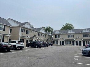 49 B Park Ave in Amityville, NY - Building Photo - Building Photo