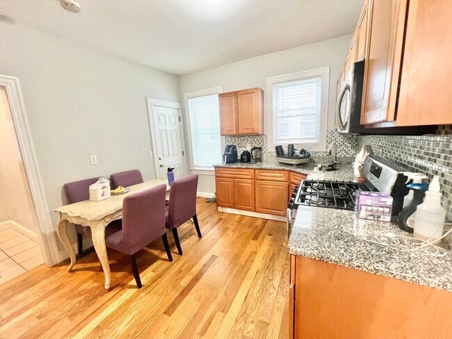 13 Hendry St, Unit # 1 in Boston, MA - Foto de edificio - Building Photo