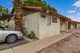 Garden Terrace Apartments in Phoenix, AZ - Building Photo - Building Photo