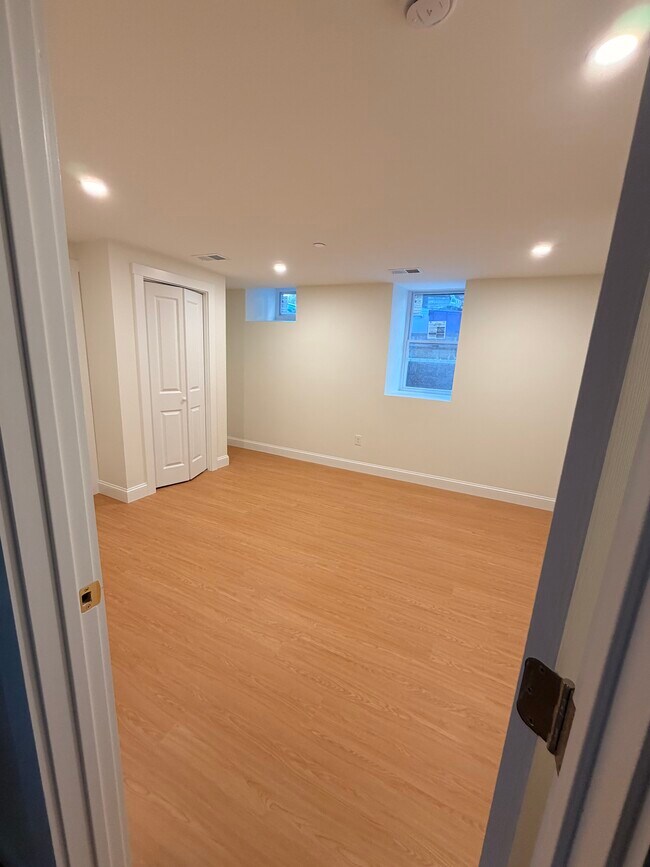 12 Rowena St, Unit 3 in Boston, MA - Building Photo - Building Photo