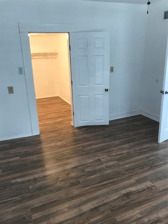 property at 2909 Sam Houston Ave