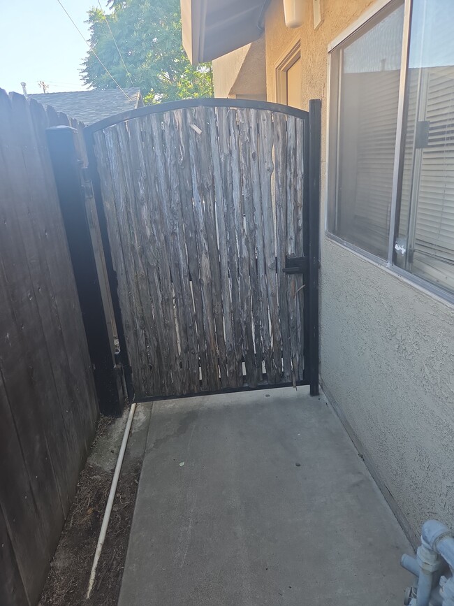 property at 414 S 3rd Ave