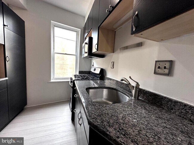 909 S 8th St in Philadelphia, PA - Building Photo - Building Photo