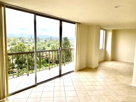 10747 Wilshire Blvd, Unit 1008 in Los Angeles, CA - Building Photo - Building Photo