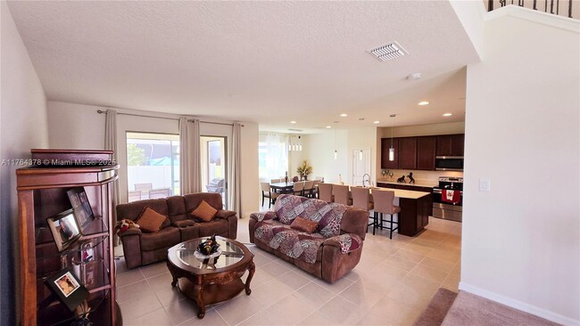 2647 E Lake Pointe Dr in Kissimmee, FL - Building Photo - Building Photo