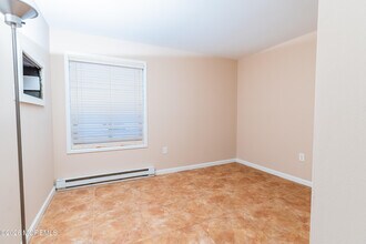 69 Overlook Way in Englishtown, NJ - Building Photo - Building Photo