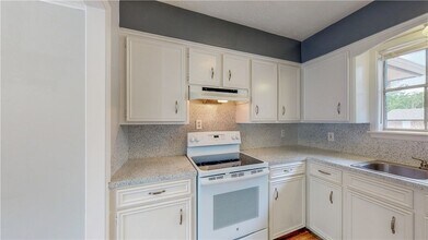 1000 Holleman Dr in College Station, TX - Building Photo - Building Photo