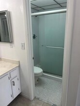 6301 N University Dr, Unit 310 in Tamarac, FL - Foto de edificio - Building Photo