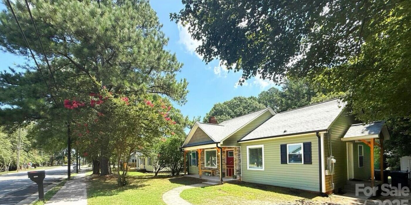 1062 5th St NE in Hickory, NC - Building Photo