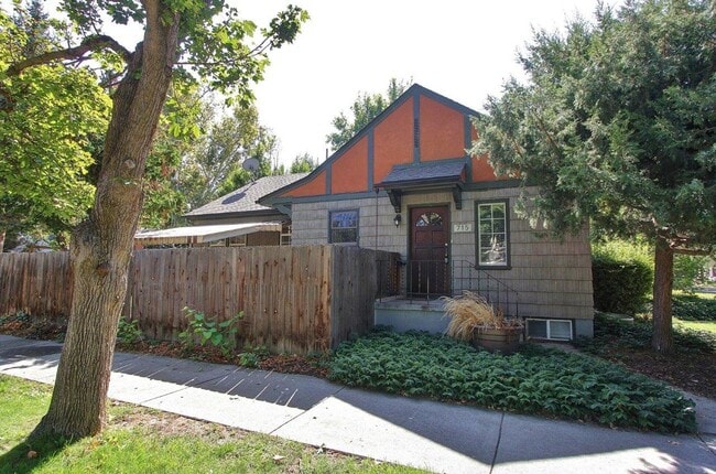 property at 1216 N 8th St
