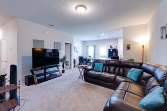 13014 Heathers Elm in Saint Hedwig, TX - Foto de edificio - Building Photo