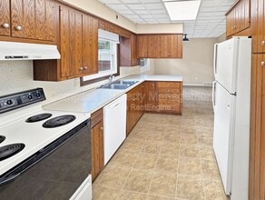144 N Elm St in Zeeland, MI - Building Photo - Building Photo