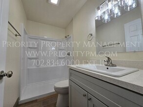 6974 Elkwood Dr in Las Vegas, NV - Building Photo - Building Photo