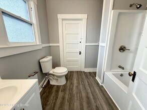 1825 E Oak St in New Albany, IN - Foto de edificio - Building Photo