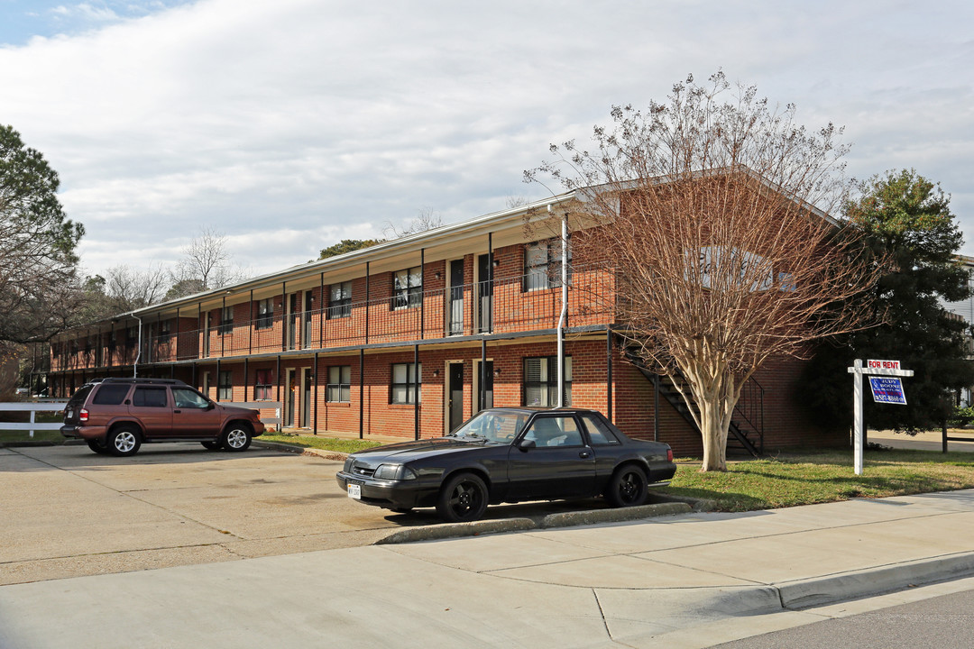 Sea Isle West in Norfolk, VA - Building Photo