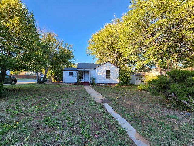 1516 Lindsey St in Denton, TX - Building Photo