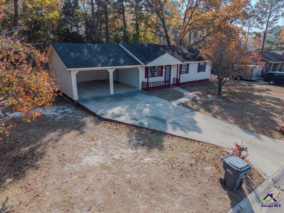 805 Coventry Cir in Perry, GA - Building Photo