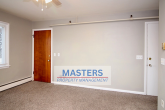 2055 Tremainsville Rd in Toledo, OH - Building Photo - Building Photo