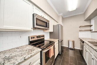 554 Wilcrest Dr, Unit 554 in Houston, TX - Foto de edificio - Building Photo