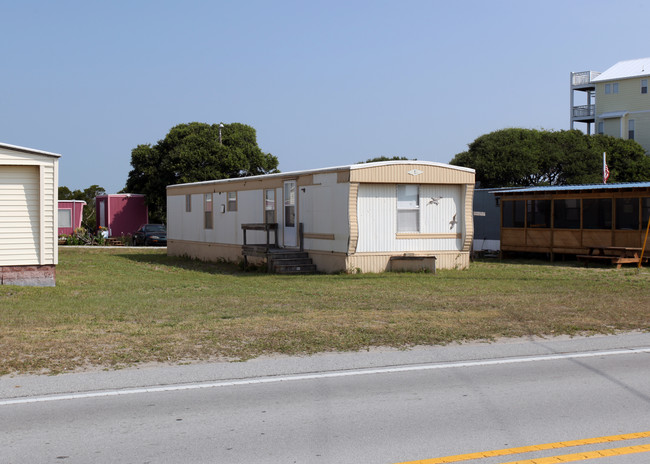 703 N New River Dr in Surf City, NC - Foto de edificio - Building Photo