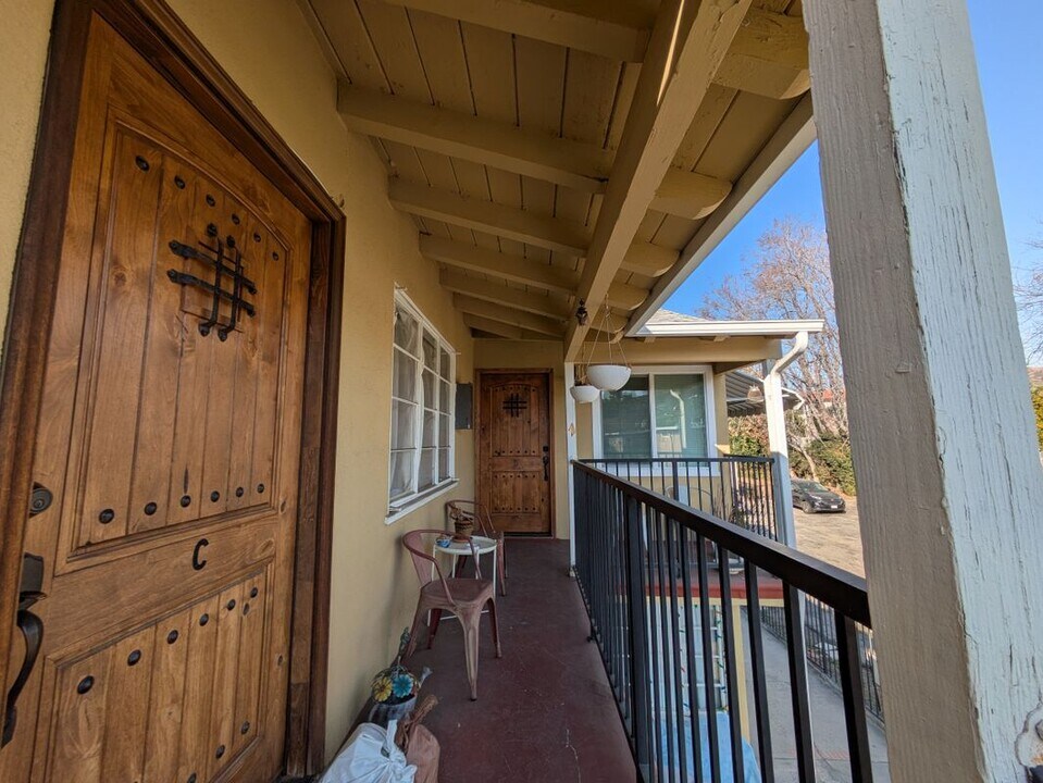 1437 E Maple St in Glendale, CA - Building Photo