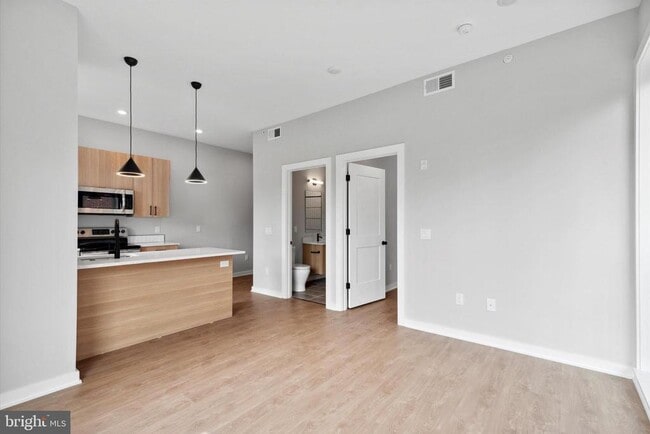 308 W Chelten Ave in Philadelphia, PA - Foto de edificio - Building Photo