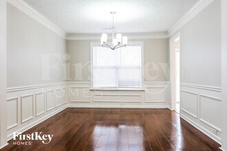 1180 Laurel Cove Dr in Snellville, GA - Foto de edificio - Building Photo