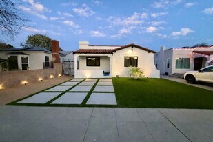 6556 3rd Ave in Los Angeles, CA - Building Photo