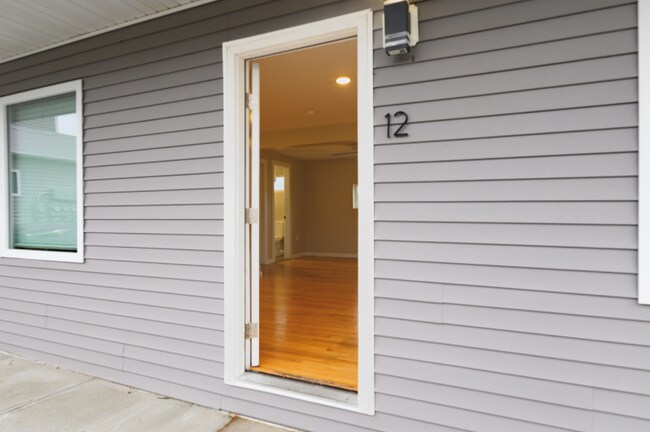 21194 NY-22-Unit -11 in Hoosick Falls, NY - Foto de edificio - Building Photo