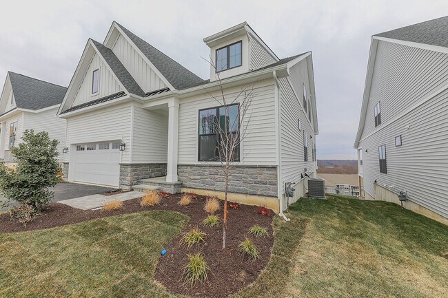 35 Lookout Rdg in Danbury, CT - Building Photo - Building Photo