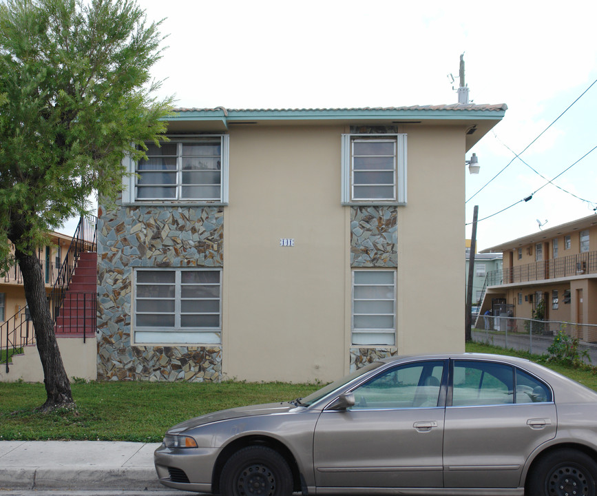 141 SW 18th Ave in Miami, FL - Building Photo