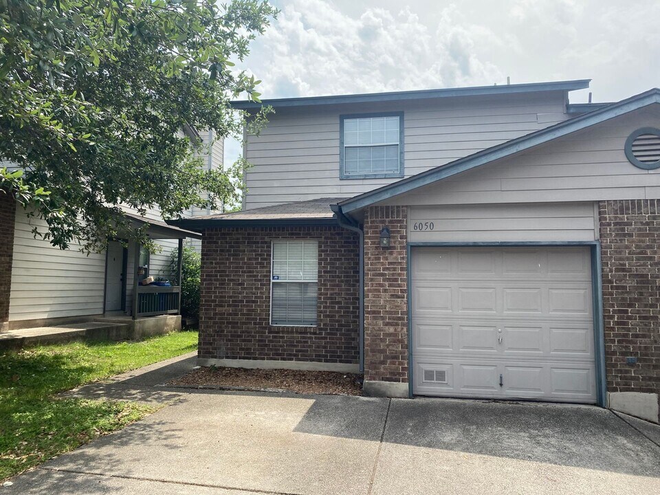 6050 Bantry Bay in San Antonio, TX - Building Photo