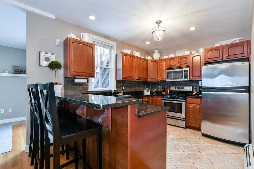 544 E 8th St, Unit 3 in Boston, MA - Building Photo