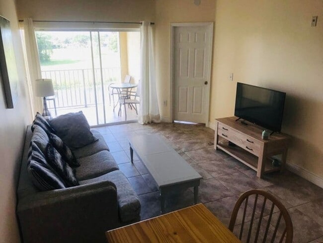 2100 Greenview Shores Blvd in Wellington, FL - Building Photo - Building Photo