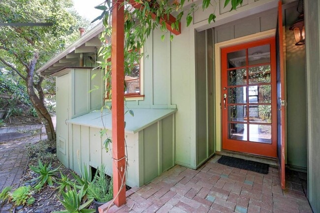 112 Crestview Ln in Montecito, CA - Building Photo - Building Photo