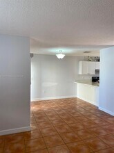 6215 SW Kendale Lakes Cir in Miami, FL - Building Photo - Building Photo